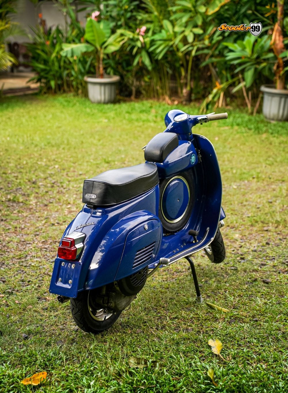 Vespa 90SS Blue rear angle